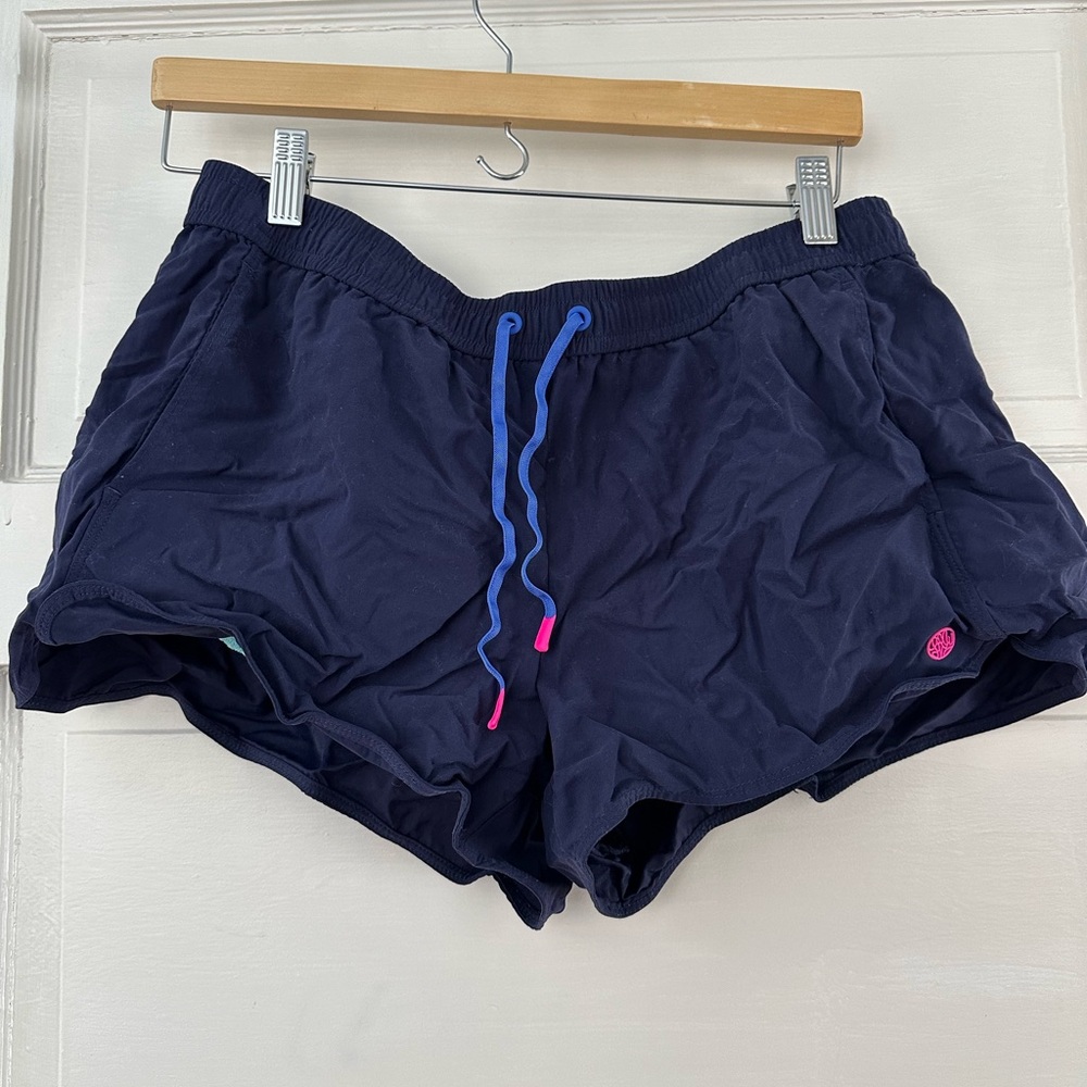 EUC LILLY PULITZER LUXLETIC SHORTS SIZE LARGE